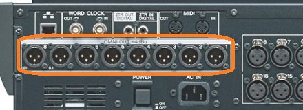 Omni outputs på ett digitalt mixerbord.