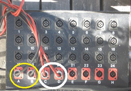 Här "plockar du upp" signalerna från aux sends i stageboxen. Här "plockar du upp" signalerna från aux sends i stageboxen.